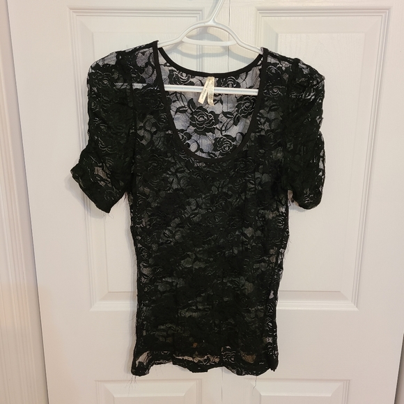 🌟Black Rose Pattern Sheer/Lace Shirt Size Large - Picture 4 of 4